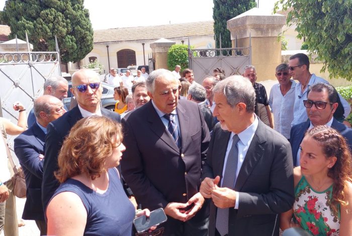 Musumeci al cimitero dei Rotoli di Palermo “Emergenza superata”