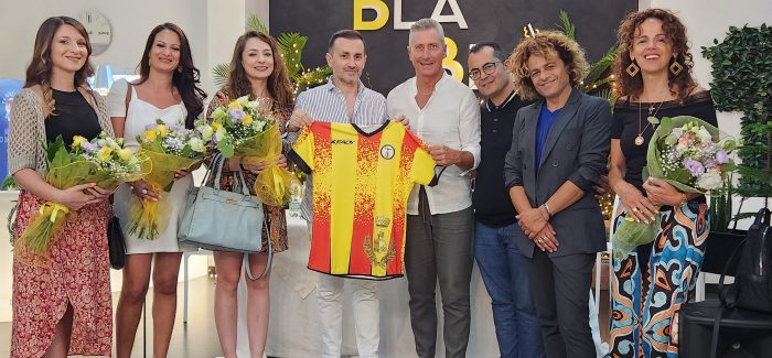 La Academy A.S.D. Taurianova calcio presenta la nuova maglia alla presenza del sindaco Roy Biasi. Il nuovo stadio fondamentale per il salto di qualità Erano  presenti al Bla' Bla'  l'intera giunta comunale. Tanti tifosi  ed imprenditori locali