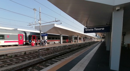 Gioia Tauro merita la fermata dei treni ad alta velocità Il Comitato In Movimento risponde a Trenitalia - RFI 