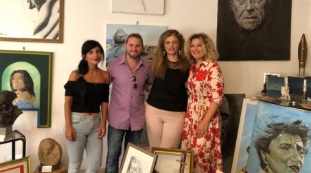 Satellite dei Diriitti Umani del Lions Club, celebrata la Giornata mondiale delle competenze giovanili Hanno preso parte l'artista Prof. Pittore Alessandro Allegra e una sua stretta collaboratrice ed a artista pittrice Prof.ssa Valeria Conti, entrambi reggini, ed infine l'Avv. Rotale Radegonda Rositani Cerimoniere del Satellite Diritti Umani del Lions Club