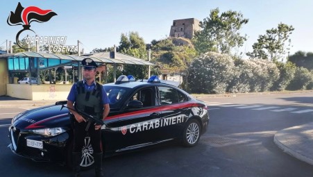 I carabinieri arrestano in flagranza un soggetto trovato in possesso di cocaina e hashish. L’attività appena descritta si aggiunge ad altre operazioni di polizia che i Carabinieri hanno effettuato nell’ultimo mese sull’intero territorio