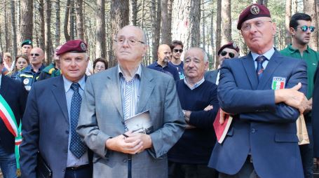 Il Prof. Agazio Trombetta riposa con i ragazza della Nembo Il Prof. Agazio Trombetta, autore di opere e saggi di argomento storico e scientifico, membro della Deputazione di storia patria per la Calabria e ispettore archivistico onorario per la Calabria del Ministero della Cultura, è andato avanti, precedendoci nel cammino