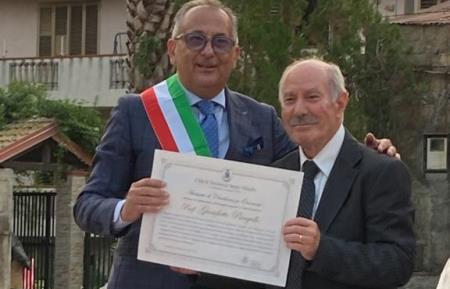 Terranova Sappo Minulio, conferita la cittadinanza onoraria al prof. Giosofatto Pangallo Nella stessa occasione è stato presentato il suo libro "Fiere annuali nella Piana di Terranova e oltre nei secoli XV-XIX"