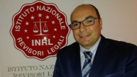 Il cittanovese Daniele Sirianni confermato delegato provinciale dei revisori legali L'obiettivo a seguito della delega ricevuta è quello di far conoscere la mission dell'Istituto Nazionale Revisori Legali che vede al centro noi revisori, coinvolgendo tutti gli scritti dell'area di riferimento e non solo in merito a quelli che possono essere eventi istituzionali che coinvolgono ordini professionali, Università, associazioni di categoria