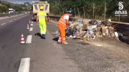 Intesa Anas e Amministrazioni Locali contro l’abbandono dei rifiuti sulle strade Installato un sistema di videosorveglianza sulla SS106 con attività di bonifica in corso nelle province di Catanzaro e Reggio Calabria