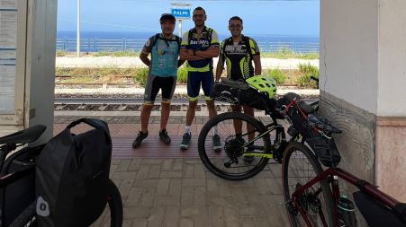 Domani tre ragazzi di Palmi partiranno affrontando 600 km in 6 giorni Il tutto per pubblicizzare la Ciclovia dei parchi della Calabria