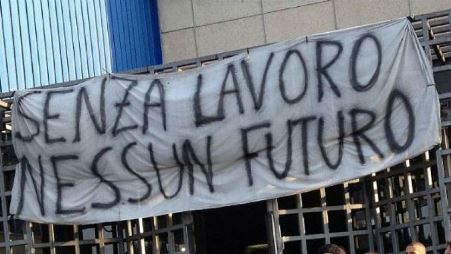 Un dramma si sta registrando da mesi e più precisamente riguarda la categoria dei tirocinanti calabresi Una vera e propria situazione di stallo che sta mettendo in una situazione di seria crisi con risvolti seri in termini di problematiche di salute e con seri danni in termini economici nelle tasche di questa categoria di lavoratori