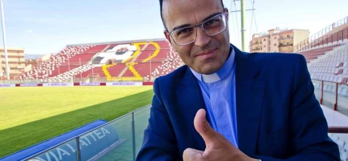 Don Giovanni Zampaglione: Si parla di ludopatia per il caso dei calciatori-scommettitori. Ma è un fenomeno che riguarda milioni di persone” Continua il  parroco  di Masella  e Montebello Jonico, nonché  direttore dell'Ufficio diocesano sport turismo e tempo libero dell'Arcidiocesi di Reggio Calabria-Bova: "Si può guarire, dando un senso alla propria vita. Facendo comunità, donandoci agli altri"