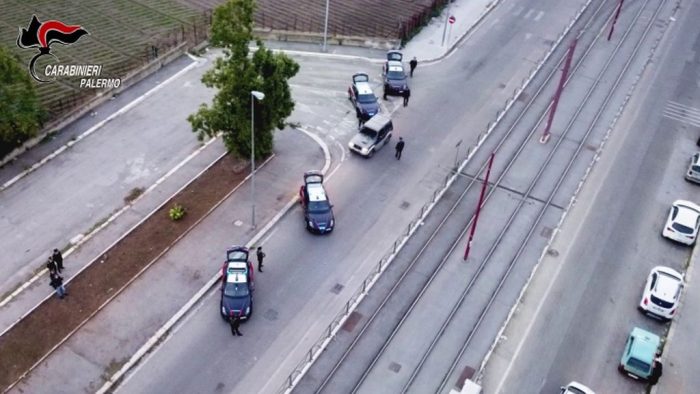 Spaccio di droga davanti le scuole, 15 arresti a Palermo