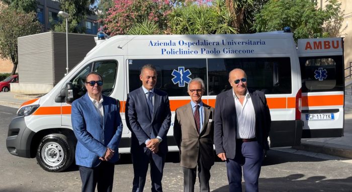 Policlinico di Palermo, consegnata l’ambulanza donata da Enav