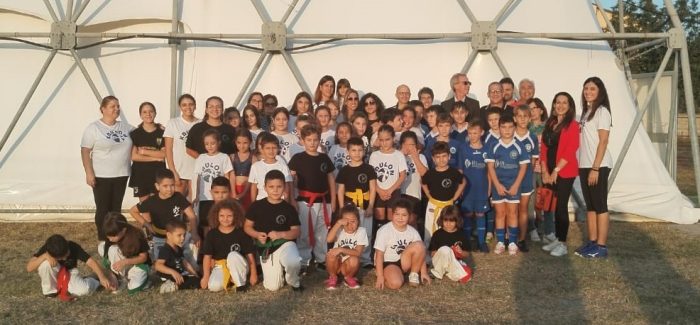 L’Amministrazione comunale di Caulonia, consegna un defibrillatore alle società sportive