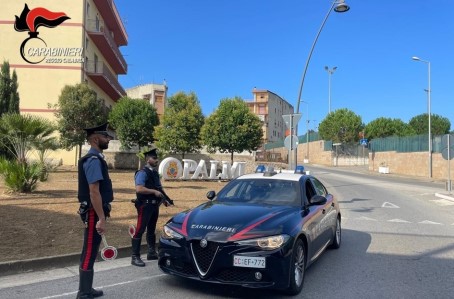 Palmi, lesioni personali, minacce, stalking e diffamazione da parte dell’ex compagno, denunciato un 23enne siciliano La vicenda trae origine da plurime denunce sporte presso la Stazione Carabinieri di Palmi riguardo svariati episodi, avvenuti tra Palmi e Gioia Tauro nei trascorsi 6 mesi, in cui il denunciato avrebbe picchiato, minacciato, anche di morte, e perseguitato l’ex compagno con appostamenti sotto casa e ripetute molestie telefoniche