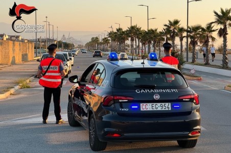 Ritrovato l’uomo scomparso qualche giorno fa a San Ferdinando Grazie al tempestivo intervento dei militari dell’Arma, l’epilogo è giunto intorno alle 18:00 dello stesso giorno, quando l’uomo è stato avvistato presso il lungomare, in condizione di disorientamento e in stato confusionale