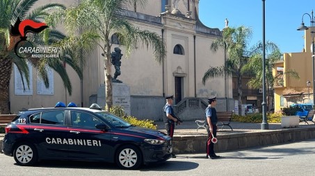 “Baby gang” nella Piana di Gioia Tauro, si impadroniscono del campetto di pallone, tre minori denunciati Si erano impadroniti di un pallone e di un campo di calcetto, estromettendo ed allontanando con la forza un gruppo di altri bambini che stava giocando