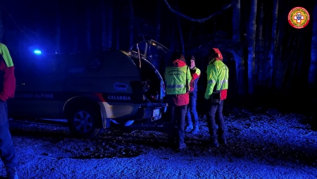 Aggiornamento: Ritrovato il fungaiolo disperso a San Luca, infreddolito ma in buone condizioni Presenti sul posto anche I Carabinieri Forestali di San Luca e i Vigili del Fuoco