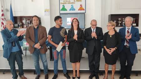 Premio di Studio Girolamo Tripodi, relativo all’anno scolastico 2022-2023, giunto quest’anno alla sua IV edizione Alla presenza di una folta rappresentanza degli studenti delle quinte classi dell'Istituto, è stato premiato lo studente Loris Kumar, risultato il diplomato più meritevole dello scorso anno scolastico