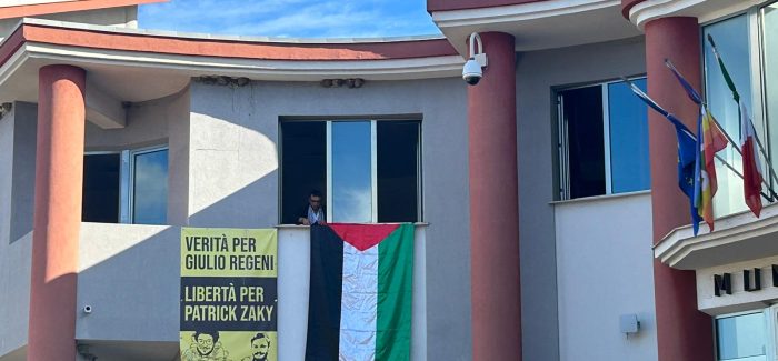 Cinquefrondi,  il sindaco Conia espone la bandiera della Palestina