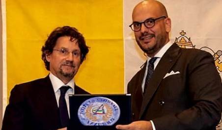 In Vaticano consegnato il Premio Internazionale dell’Istituto Nazionale Azzurro al Procuratore di Reggio Calabria Bombardieri Ed ancora al Prefetto Lega, al Generale Diella, al Colonnello Graf, al Maestro Ughi, al Prof. Lorenzetti, al Cardinale Zuppi e al Dott. Curcio 