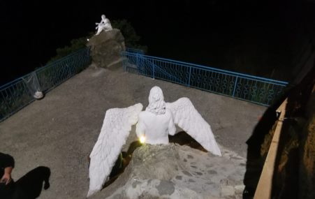 Bova Marina, il volo di Icaro completa il mito di Dedalo Inaugurato ieri sera a Bova Marina, nei pressi di capo San Giovanni d'Avalos, la splendida scultura di Dedalo realizzata dall'artista Mimmo Candela