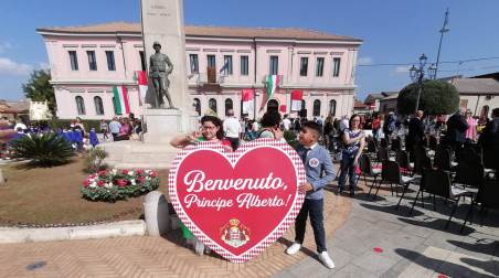 La visita del Principe Alberto di Monaco a Taurianova. Le Immagini Il sovrano del Principato di Monaco ha fatto visita nella città di Taurianova accompagnato dall'Amministrazione Comunale. Versace: "Grandissima soddisfazione la seconda visita del principe Alberto II di Monaco"