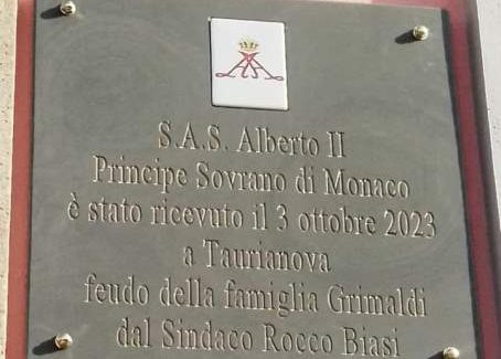 Taurianova. Targa affissa al Municipio per il Principe Alberto di Monaco. “Sindaco Biasi, le chiedo formalmente di togliere quella targa” Lettera aperta al sindaco di Taurianova Rocco Biasi di Francesco Cento