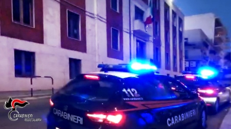 Atti persecutori nei confronti dell’ex compagna, arrestato un 27enne nel Reggino  In particolare l’arrestato, nel corso del pomeriggio di sabato, incurante della misura restrittiva cui è sottoposto, si è recato presso il luogo di lavoro ove la donna presta la propria attività, cercando, insistentemente, di prendere contatto con la stessa