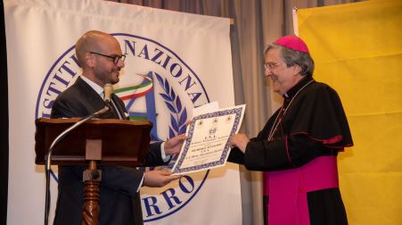 S.E. Mons. Francesco Savino nominato Membro d’Onore dell’Istituto Nazionale Azzurro durante la cerimonia di Apertura Anno Istituzionale I.N.A. In Vaticano L'Istituto Nazionale Azzurro è un'organizzazione culturale umanitaria di ispirazione Cattolica che si dedica al dialogo interreligioso