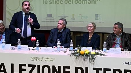 A lezione di territorio al “Piria” di Rosarno Un momento di incontro tra esperti del settore e personalità autorevoli appartenenti al mondo delle associazioni e della politica