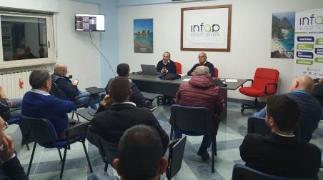 Continua l’impegno di AsNALI sulla formazione e l’aggiornamento Si è svolto ieri, presso la sede Regionale AsNALI Calabria, con una nutrita partecipazione, un corso di aggiornamento dedicato agli operatori dei centri di revisione autoveicoli