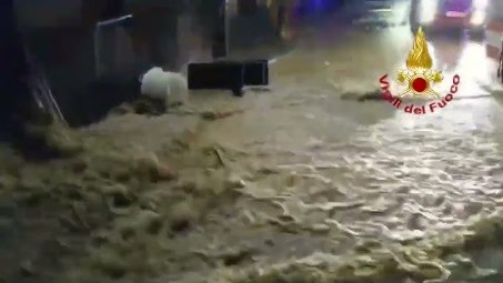 Alluvione in Toscana. Inviato un modulo “Rischio acquatico” dei vigili del fuoco della Calabria Il modulo, che andrà ad operare nella provincia di Prato, è composto da personale operativo dei 5 comandi provinciali e prevede 18 unità di cui 12 tra specialisti Soccorritori Fluviali Alluvionali e Soccorritori Acquatici