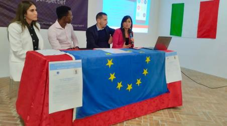 Si è svolto l’evento al Castello Aragonese di Reggio Calabria sul “Free Mobile Application” Per l’apprendimento delle lingue, che consente ai rifugiati/immigrati di studiare e acquisire familiarità con le lingue e le culture dei loro nuovi paesi 