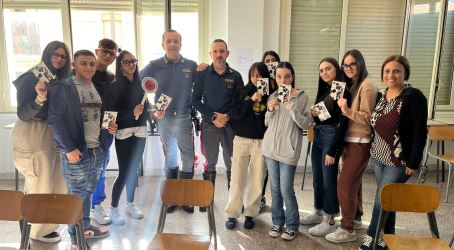 La Polizia Stradale celebra la giornata mondiale del ricordo delle vittime della strada È stata istituita nel 1993 dalle Nazioni Unite per sensibilizzare l’opinione pubblica sulle conseguenze dei tragici incidenti e promuovere la sicurezza stradale