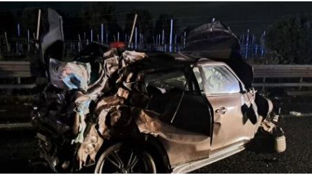 Una tragica domenica di sangue sulle strade in Calabria con due morti. Ieri sera deceduto un 75enne in un grave incidente tra Gioia Tauro e Rosarno Nell'incidente avvenuto in autostrada è rimasta ferita anche una giovane donna di 32 anni. Sul posto la Polizia stradale, che ha avviato le indagini con l’obiettivo di ricostruire la dinamica