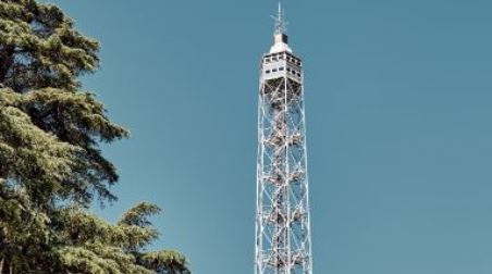 Un viaggio nel cuore di Fernet-Branca: la Torre e il Museo Branca, due luoghi simbolo di Milano Milano, spesso rappresentata come città della moda, del design, della movida e delle molteplici opportunità, è anche un luogo intriso di storia, cultura e tradizione