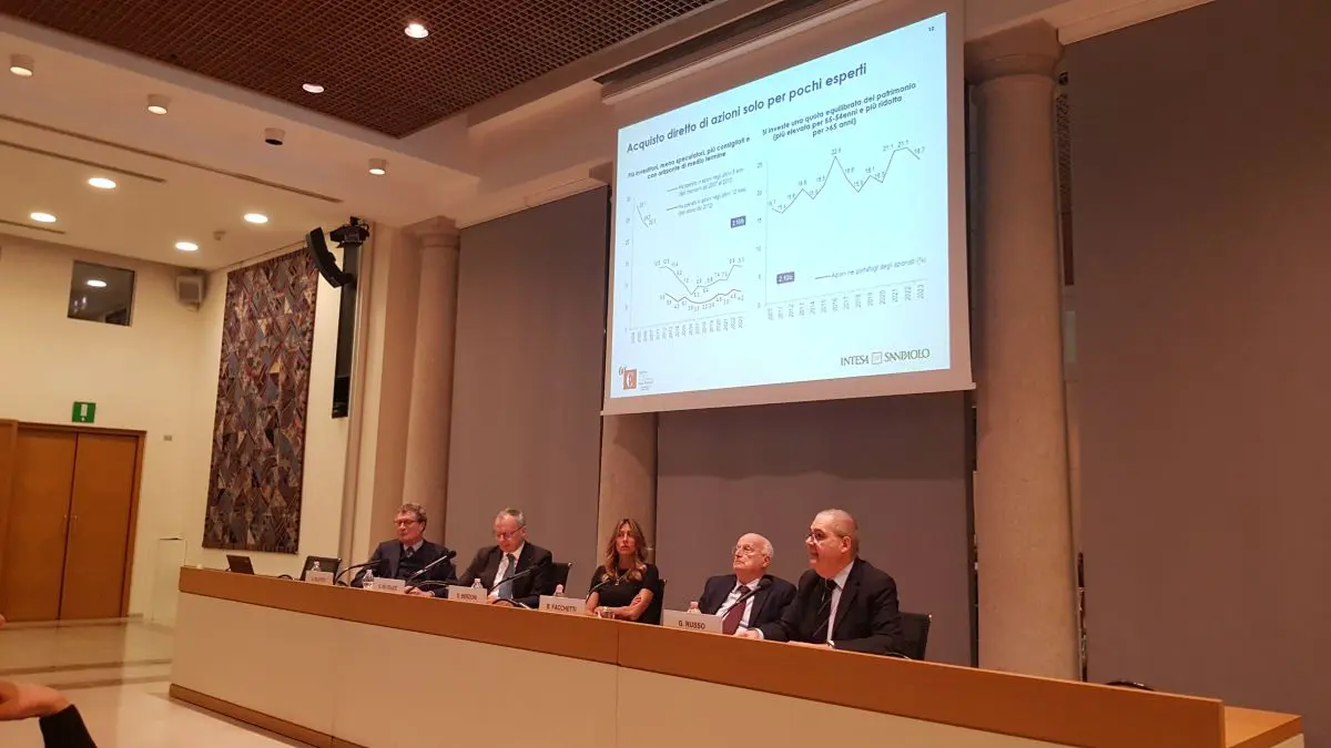 Intesa Sanpaolo, 95% famiglie indipendente finanziariamente