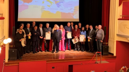 Cassano All’Ionio, Grande successo per il Premio internazionale del Mediterraneo “Città di Sibari” Ideato dal presidente del CIAC, lo scrittore Pino Chiovaro, il progetto è finalizzato alla valorizzazione della terra di Calabria