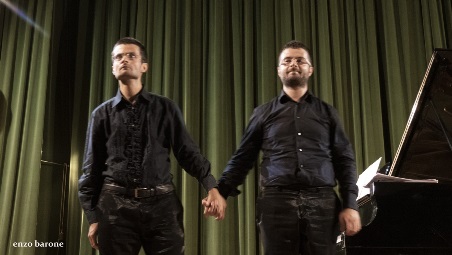 Palmi, al teatro Manfroce Dalla Russia con amore con i fratelli Francesco e Vincenzo De Stefano Domenica 10 dicembre alle ore 21:15 il prossimo appuntamento della rassegna Synergia 48 promossa dall'associazione Amici della Musica