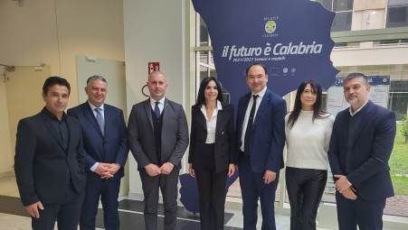 L’Osservatorio regionale per lo sport incontra la vicepresidente Giusy Princi Durante l’incontro il presidente dell’Osservatorio, Avv. Fabio Colella, ha illustrato gli ambiti di intervento entro i quali l’organismo neocostituito si muoverà, a contatto con le federazioni Sportive e con tutto il mondo dello sport