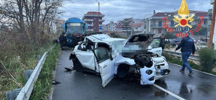 Soverato,  gravissimo incidente. È deceduto il conducente della Fiat 500