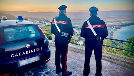 Ennesimo sequestro di “fuochi” illegali, oltre 125 kg di materiale pirotecnico scoperto all’interno di un garage in Calabria Solo ieri un ingente sequestro era stato operato a Nicotera da parte della locale Stazione Carabinieri