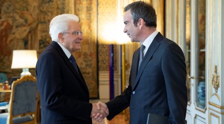 Occhiuto, “un onore incontrare Mattarella al Quirinale, grazie presidente” Con il Capo dello Stato ho avuto un cordiale e positivo colloquio in merito alle grandi opportunità che la Calabria, porta dell'Europa sul Mediterraneo