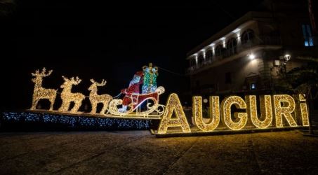 Luci d’artista a Tropea, tra Borgo Incantato e Immacolata in Piazza Ercole Dove vedere le migliori luminarie natalizie in Italia nel 2023? Ad indicare il Principato di Tropea tra le destinazioni da non perdere assolutamente è il portale Visit Italy che passa a rassegna le migliori 20 proposte identitarie