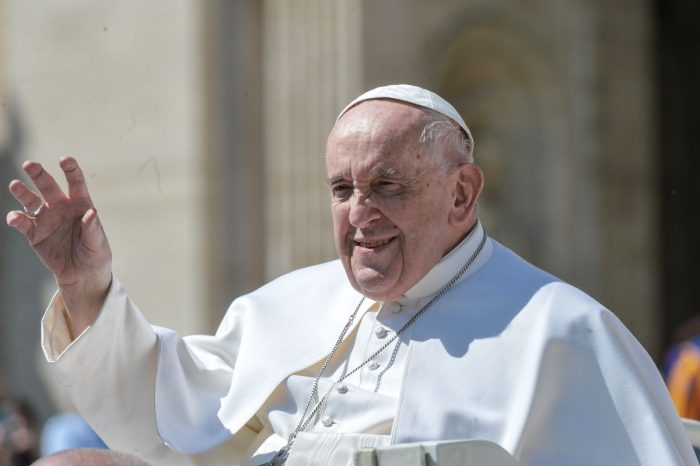 Papa Francesco “Preghiamo per la pace in tutto il mondo”