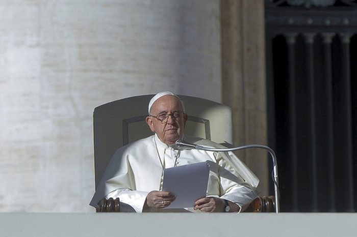 Papa “Le dimissioni una possibilità ma adesso vado avanti”