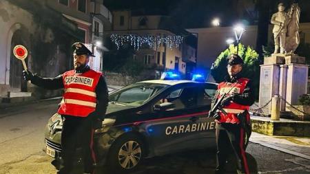 Controlli dei carabinieri nel Reggino, scoperti furti di energia, denunciati madre e figlio per illegittima detenzione di armi È utile ricordare come la normativa sulle armi sia particolarmente stringente e preveda delle disposizioni che devono essere rispettate nel momento in cui si possiede un’arma