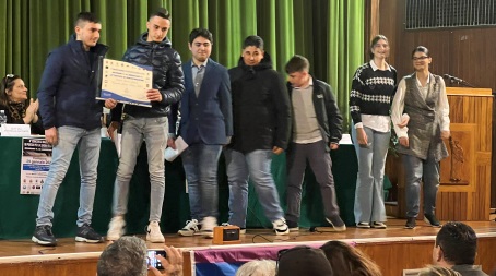 4° Concorso nazionale di poesia per la Shoah e la Pace: premiati gli studenti dell’“Einaudi-Alvaro” di Palmi ’evento, condotto con il patrocinio dei comuni di Reggio Calabria, Palmi e Riace, e di numerose associazioni del territorio impegnate nella cultura e nel sociale, ha visto infatti la partecipazione di numerose scuole del territorio, i cui studenti hanno partecipato numerosissimi al concorso