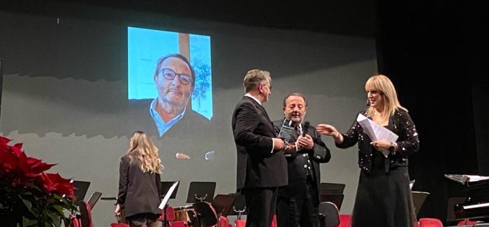 “Concerto di fine anno: il GOM di Reggio Calabria chiude il 2023 sulle note della musica classica” Al Teatro Cilea il Conservatorio di Musica dedica al GOM una splendida serata di musica. Nel mezzo importanti riconoscimenti alla carriera di tre ex primari dell’Ospedale