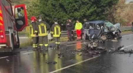 I Sindaci dell’Area Grecanica oggi hanno partecipato in forma istituzionale alle esequie delle quattro giovani vittime della “106” È stata principalmente l'occasione per manifestare la vicinanza alla comunità san luchese piegata da questa immane tragedia