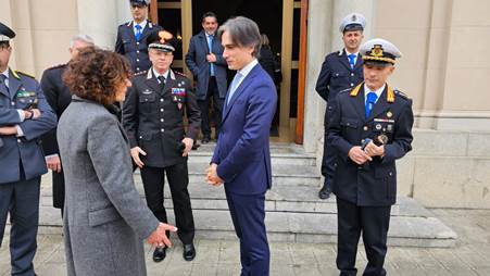 Celebrazione di San Sebastiano Santo Patrono della Polizia Locale, il Sindaco Falcomatà: “Sono stati anni difficili, ma ora guardiamo con maggiore fiducia al futuro” Il primo Cittadino, in presenza dell'Arcivescovo Morrone, ha rivolto il suo ringraziamento agli agenti in servizio al Comando di Reggio Calabria, sottolineando le novità positive che hanno riguardato il Corpo con il progressivo aumento di risorse umane e strumentali