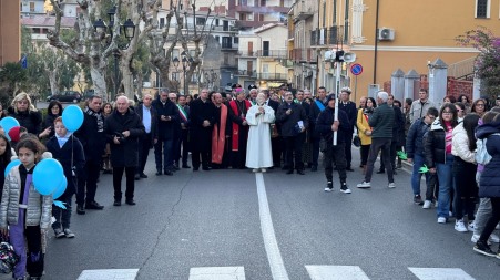 Arrivate a Cassano All’Ionio le reliquie del Beato don Pino Puglisi, il prete ucciso dalla mafia L'evento è stato organizzato, nell'ambito dell'anno sinodale voluto da Papa Francesco, dall'associazione "Città del Santissimo Crocifisso"